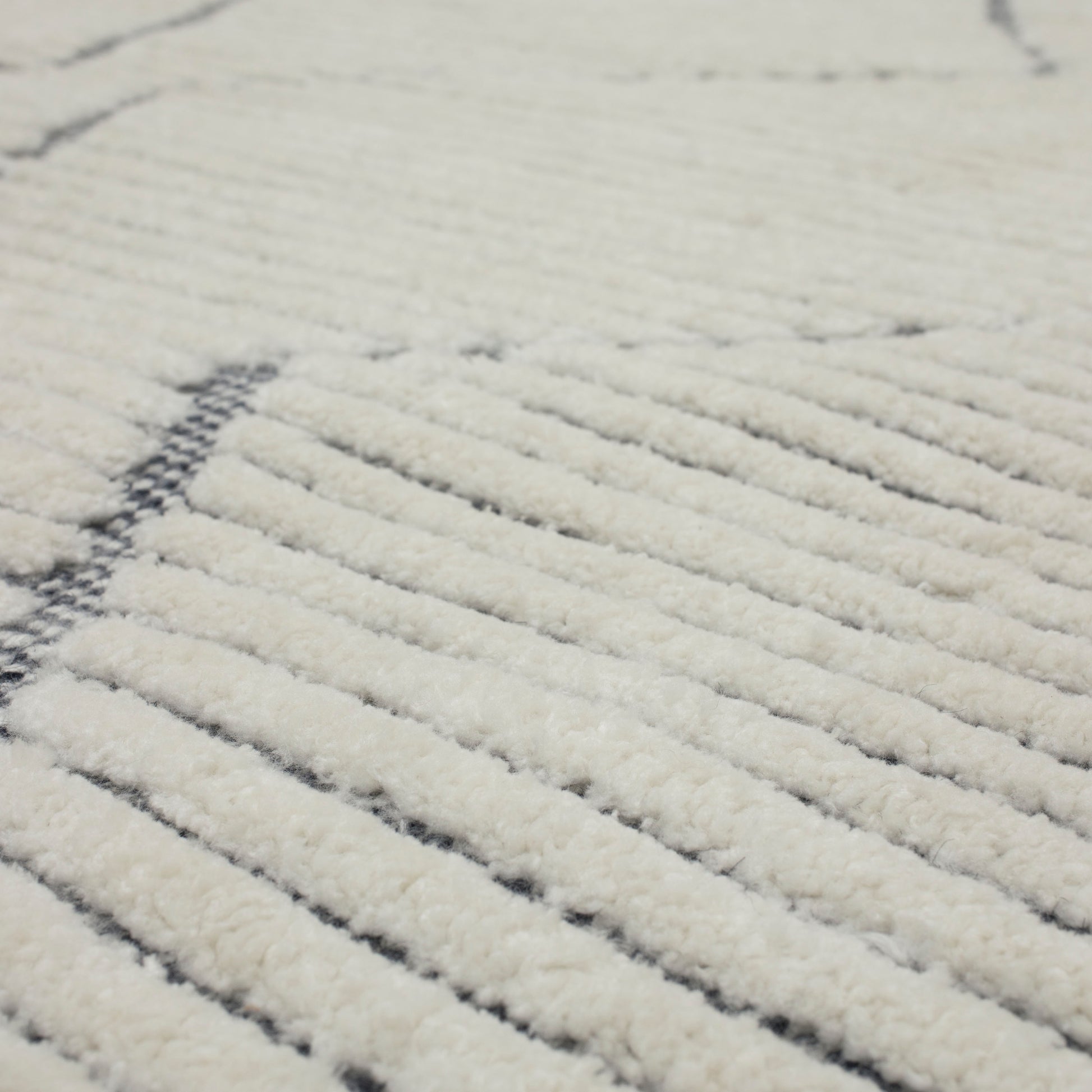 Sirocco Beni Black/White by Drew & Jonathan